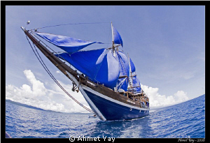 Dive boat, Raja Ampat by Ahmet Yay 